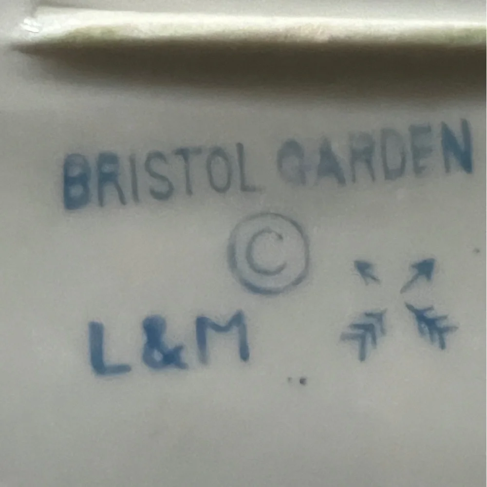 Lipper & Mann vintage Bristol Garden porcelain china trinket/jewelry box.